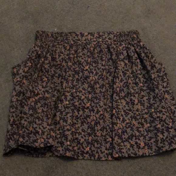skirt - Picture 2 of 3
